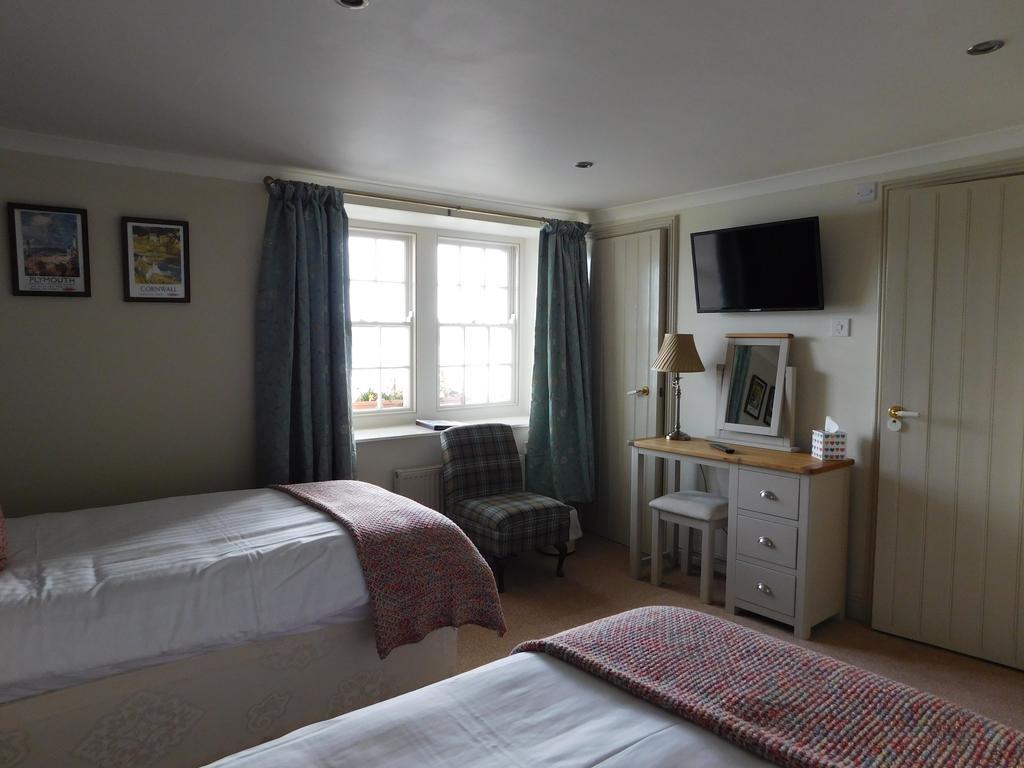 The Edgcumbe Arms Bed & Breakfast Torpoint Exterior photo