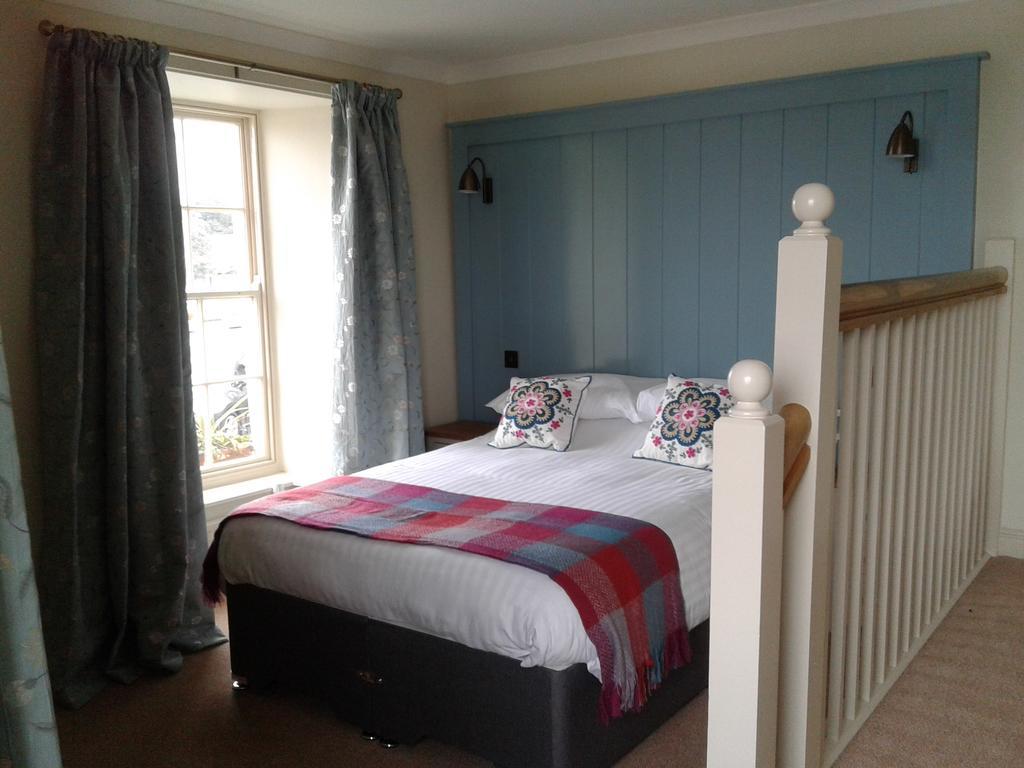 The Edgcumbe Arms Bed & Breakfast Torpoint Exterior photo